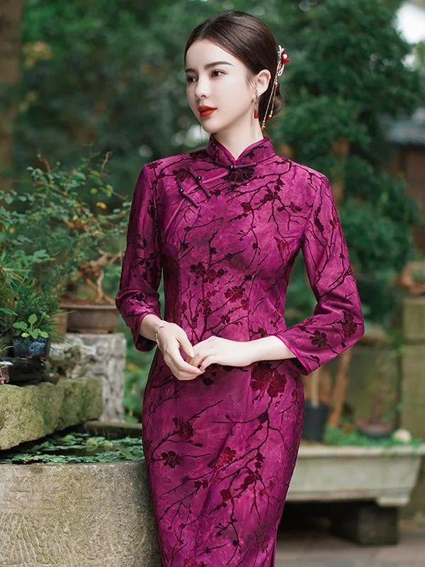

Long Velvet Qipao Dr with Stand Collar Slim Fit Traditional Chinese Gown for Women in Their 20s And 30s