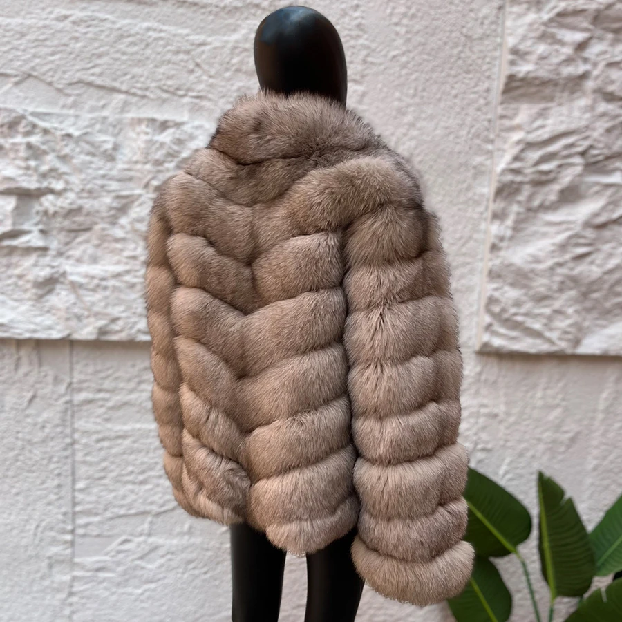 Woman's Natural Fur Coat Short - đánh giá và giá Winter Clothing Brand