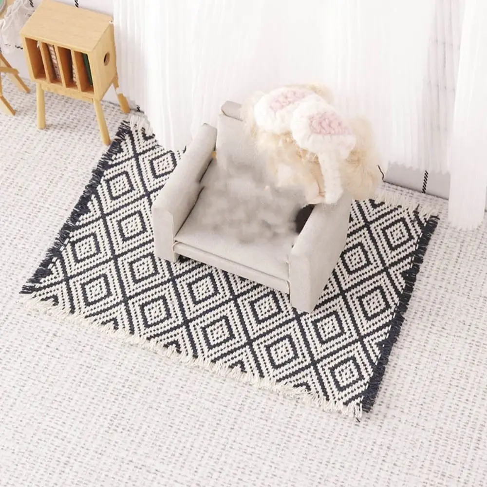 1/12 Schaal Dollhouse Miniatuur Tapijt Zwart-wit Diamant Patroon Poppenhuis Deken Accessoires Rand Kwastje Scène Model Tapijt