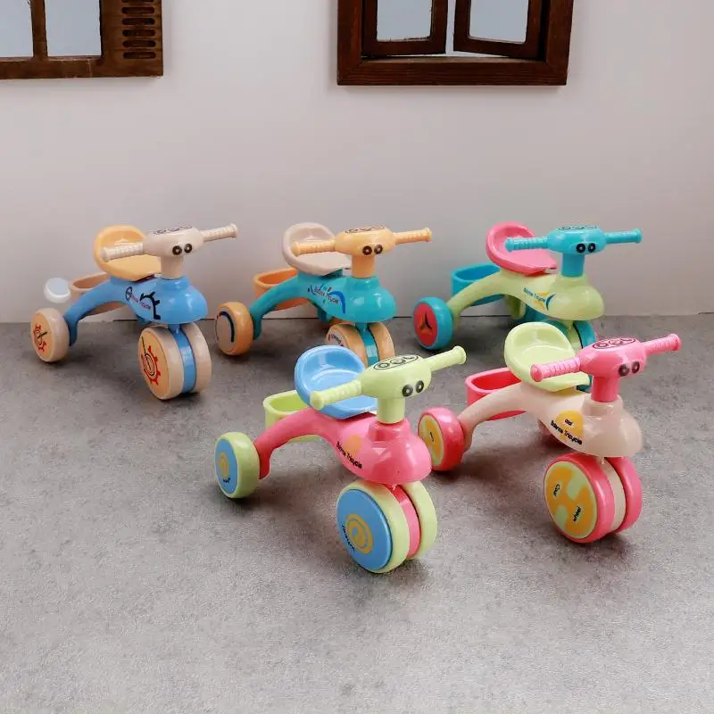 Mini triciclo para casa de muñecas, modelo de bicicleta pequeña de simulación, juguetes, adorno de escena para el hogar en miniatura, accesorios para casa de muñecas, 1 Uds.