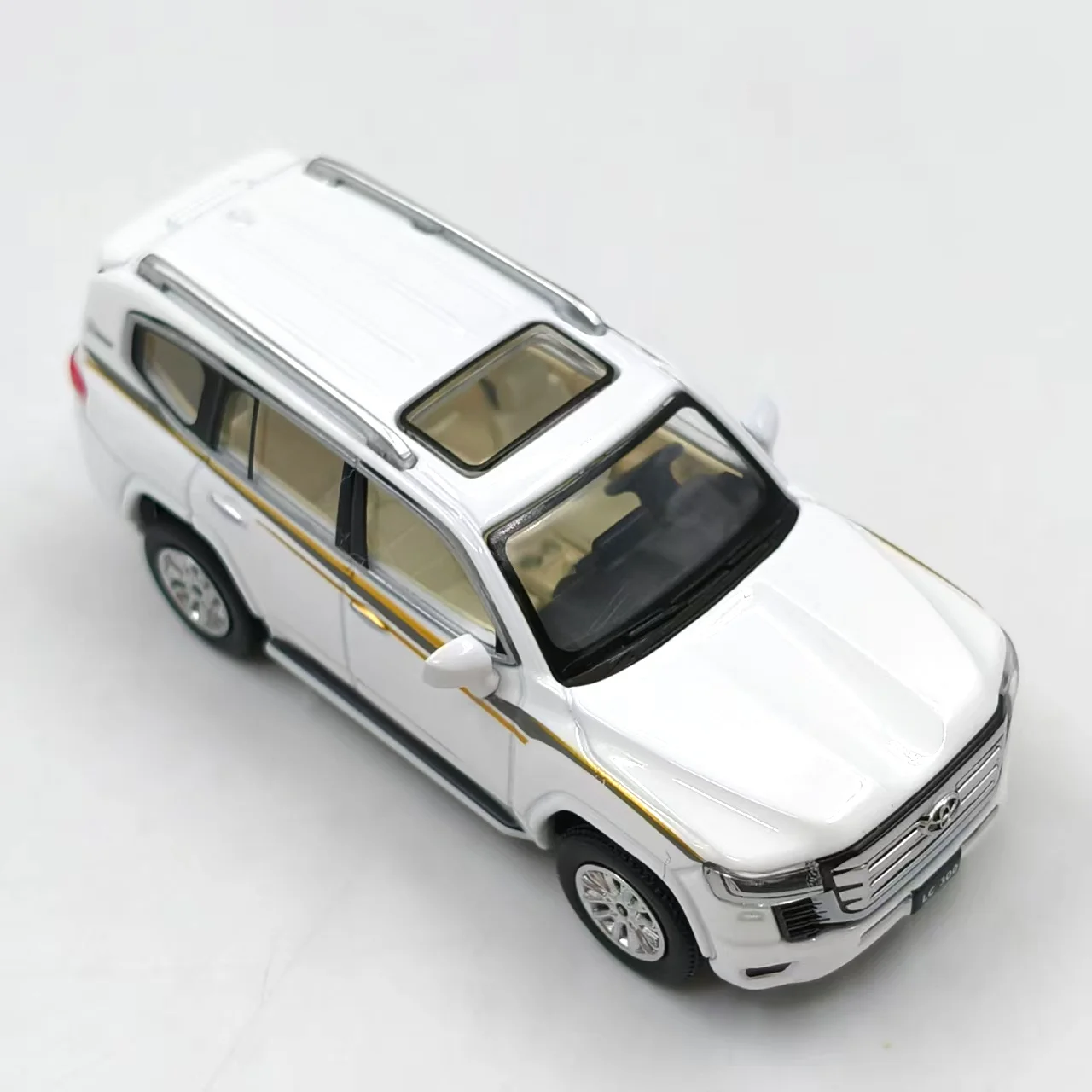 Diecast 1:64 Maßstab Toyota Land Cruiser LC300 Middle East Edition Legierung Auto Modell Sammeln Spielzeug Geschenk Souvenir Display Ornament