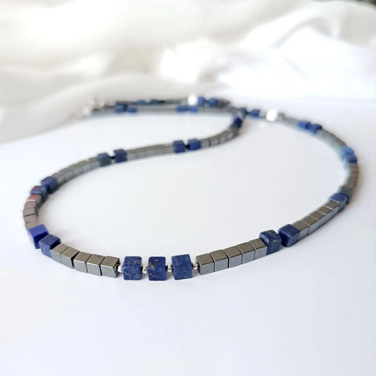 Vintage-style lapis lazuli square bead memory necklace, handmade natural stone skin-friendly jewelry, suitable for daily wear and gift giving. Natural materials may have color variations and imperfections