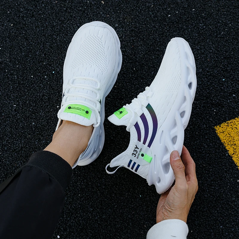 White sports shoes with fashionable and trendy style comfortable and breathable material lightweight and wear-resistant sole,