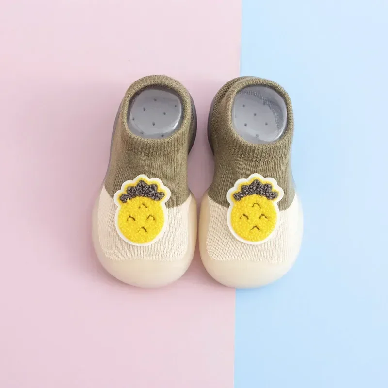 Calcetines y zapatos de dibujos animados para niños pequeños, zapatos transpirables, suela suave, muñeca interior, icono de frutas, un par