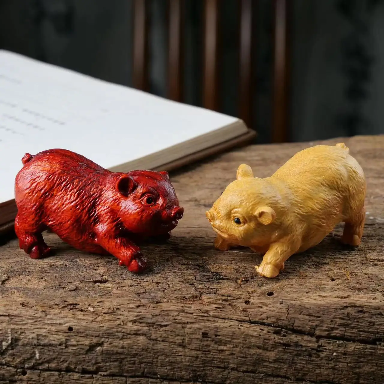 

Small Leaf Rosewood Carving Lucky Pig Crafts Playing Hand Pieces Cute Zodiac Animal Ornaments