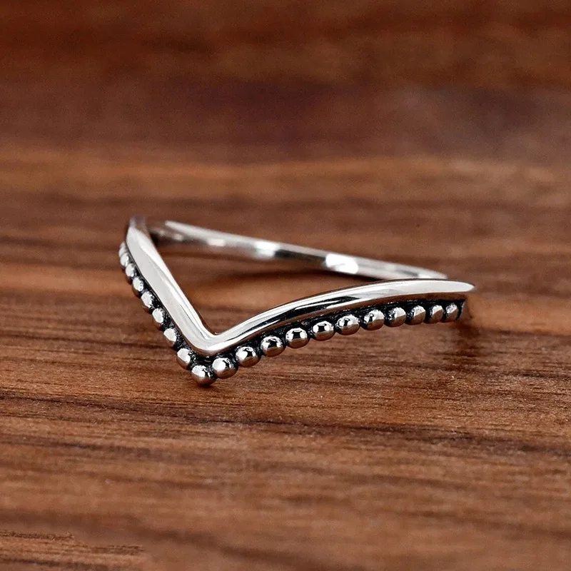 

New simple and minimalist v-shaped ring, daily commuting versatile ring decoration