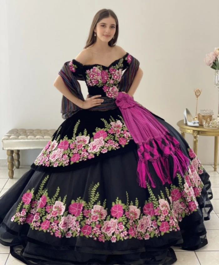 Schwarze Prinzessin Quinceanera-Kleider, Ballkleid, schulterfrei, Tüll-Applikationen, süße 16-Kleider für 15 Jahre, individuell gestaltet