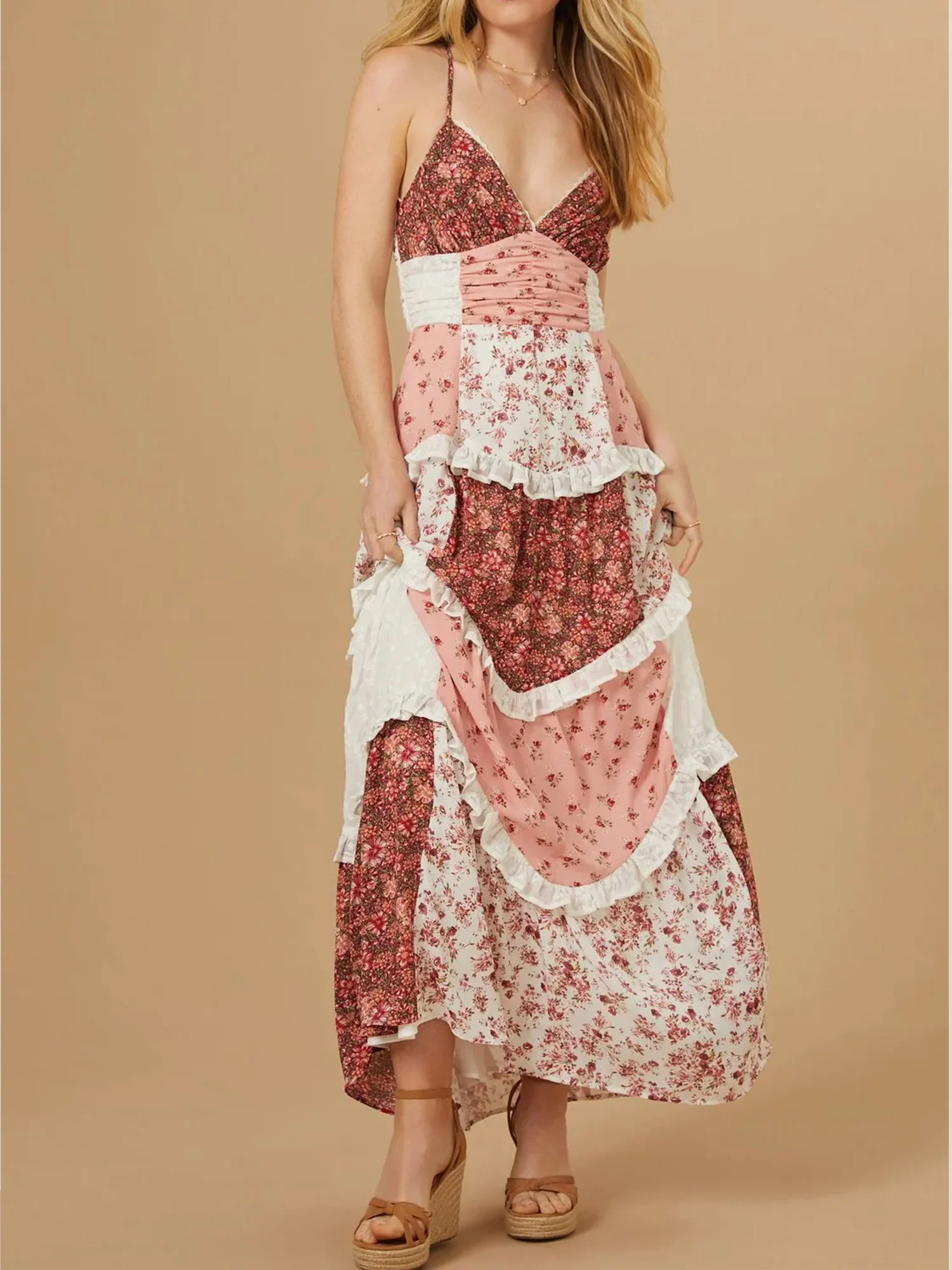 Damska Sukienka Letnia w Kwiaty Boho z Dekoltem w Serek, Rozkloszowana Sukienka Plażowa Długa Maxi na Lato 2025