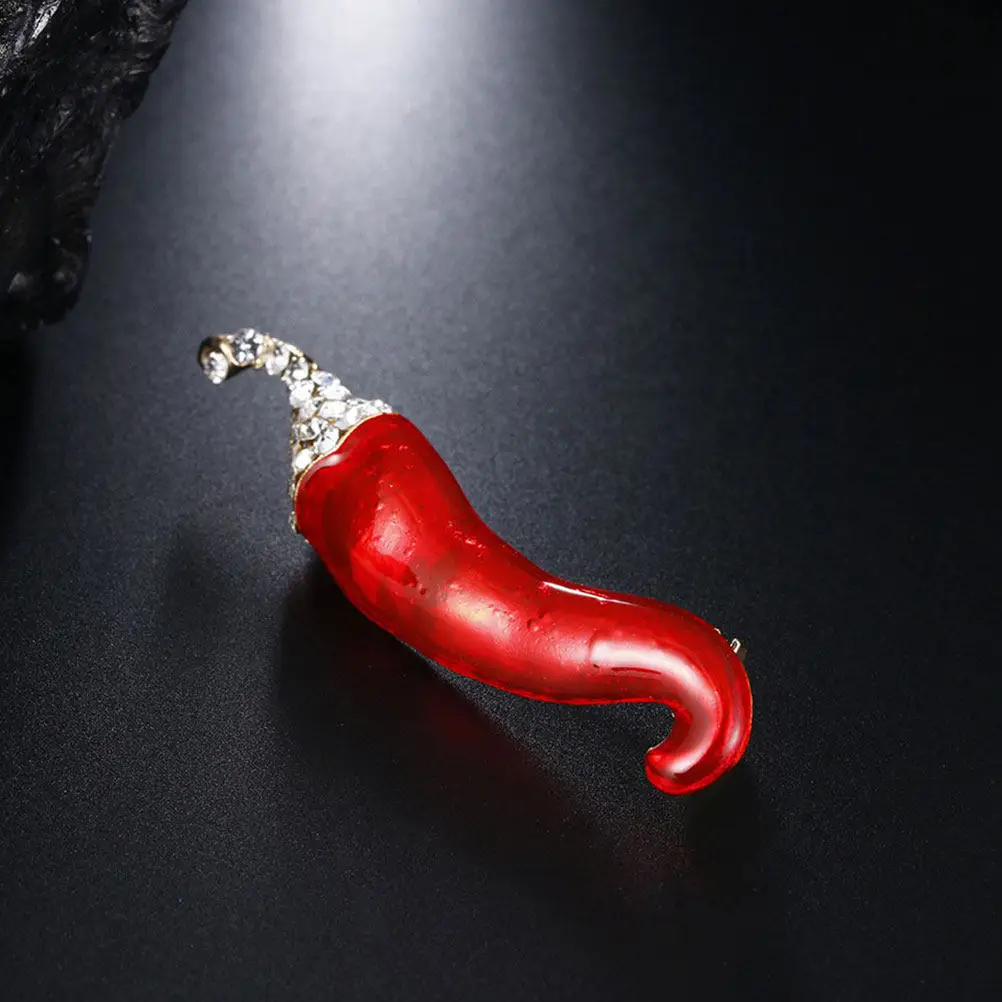 2Pcs Chilli Brooch Pin Alloy Metal Enamel Pepper Badge Pin Fun Vegetable Design Lapel Accessory for Festival Party Favor