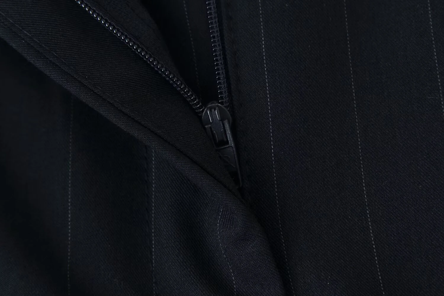 ملابس نسائية أوروبية وأمريكية لخريف 2025 سراويل كلاسيكية فضفاضة غير رسمية ذات ثنيات بسيطة #5