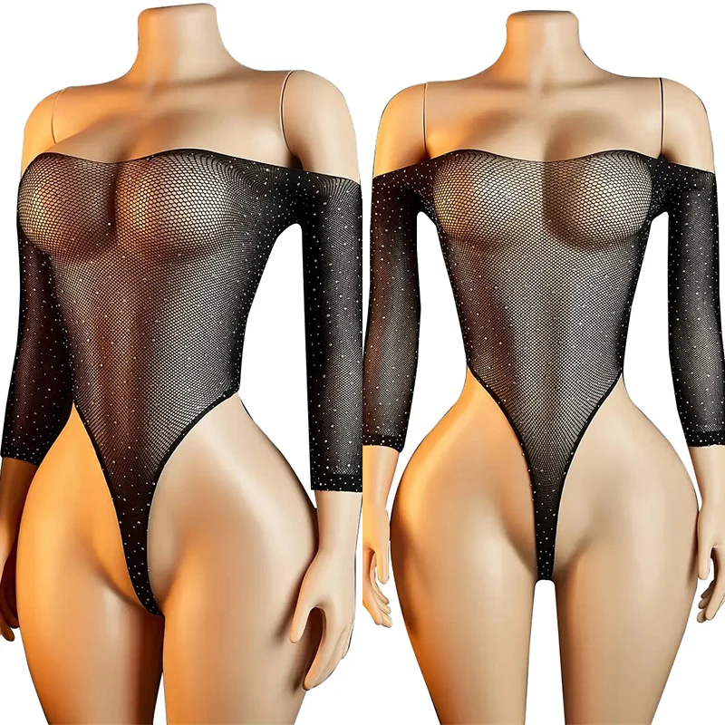 Mono sexy con cuello descubierto y manga larga para chicas atrevidas, con medias transparentes de malla que estilizan y adelgazan.