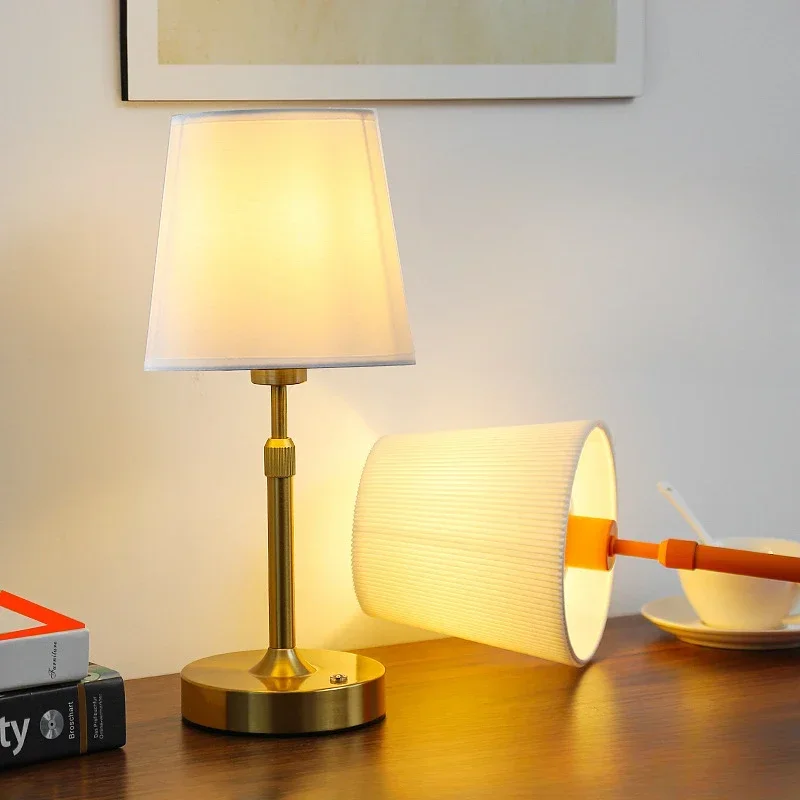 

Nice Rechargeable Night Light Scalable Fabric Desk Lamp Metal Retro Bedroom Atmosphere Night Lights