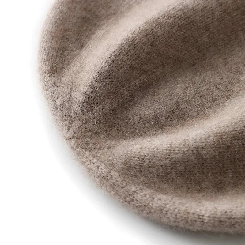 قبعة صغيرة متماسكة من الصوف الأسترالي 100% ممتازة لعام 2025 بلون سادة للنساء، قبعة متماسكة عالمية للخريف والشتاء