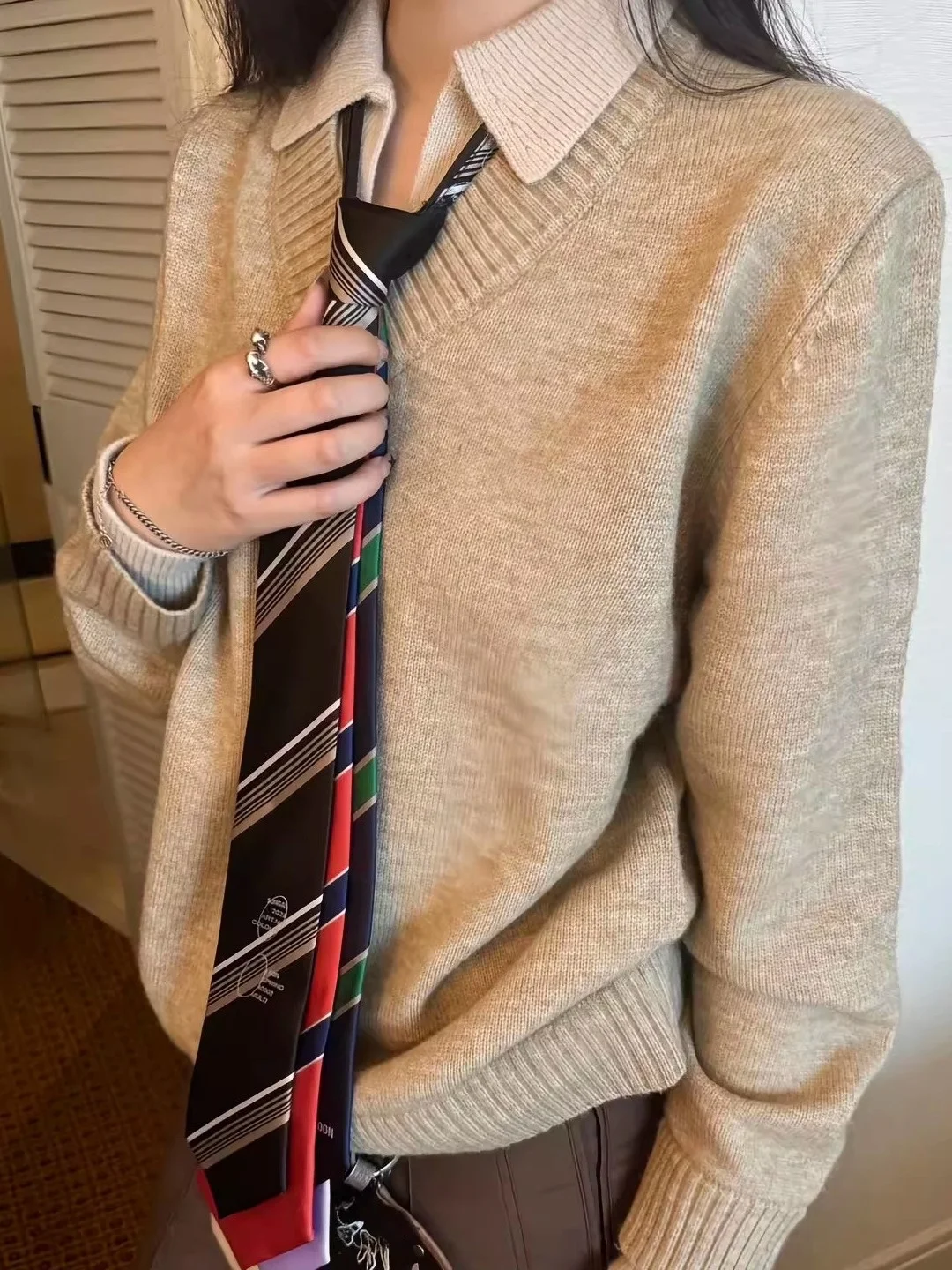 

Мужской вязаный свитер цвета хаки с эффектом двухслойности, повседневный, осенний, в японском стиле Aosphere Old Money, свободного кроя, из мягкого хлопка, с длинными рукавами