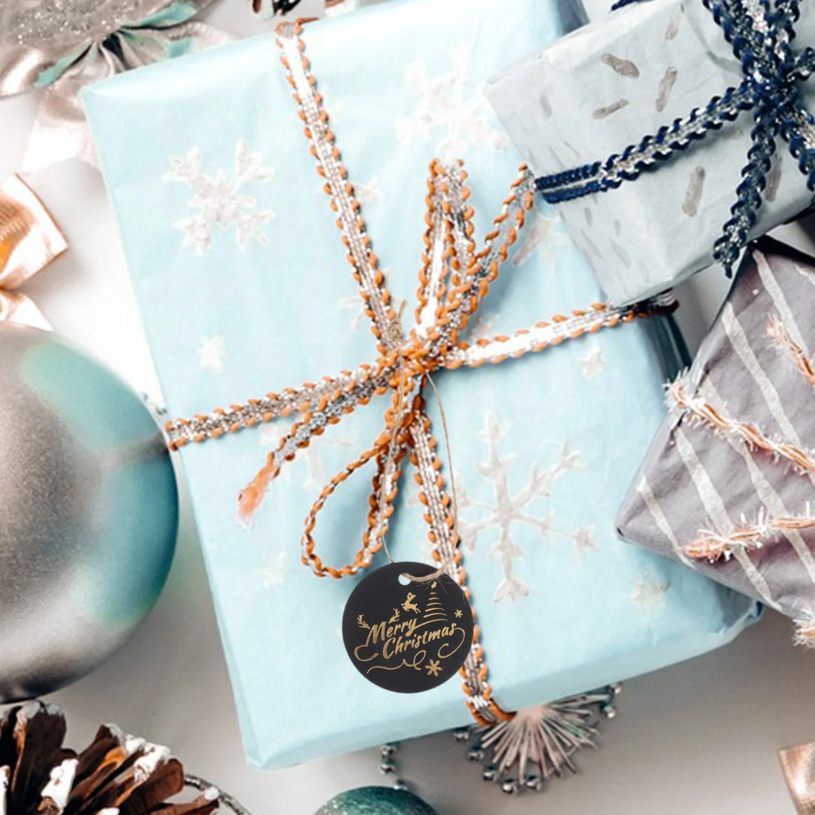 Рисунок 2 - бумажные рождественские подарочные бирки с Рождеством