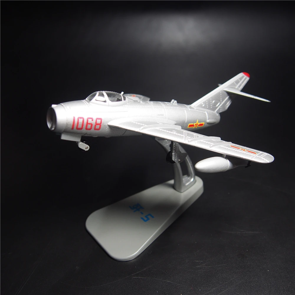 

1:72 Scale 48 J-5 Militarized Combat Aircraft Model Alloy Die Casting Simulation MIG 15 Military The plane Collecting Toy Gifts