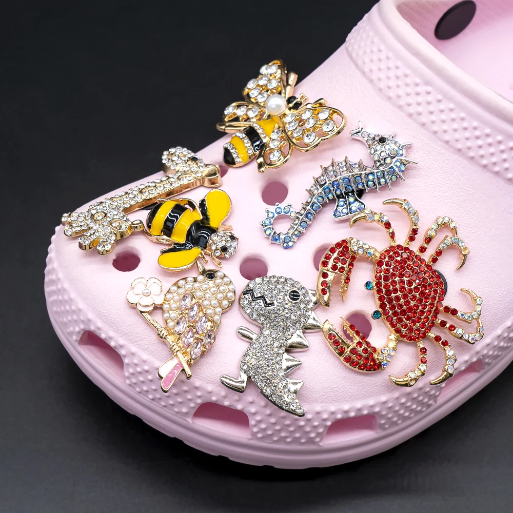 1pcs Designer Butterfly Metal Shoe Charms Bees Dinosaurs Foxes Luxury Decorations for Shoe Accessorie Crab Pins for Women Girls
