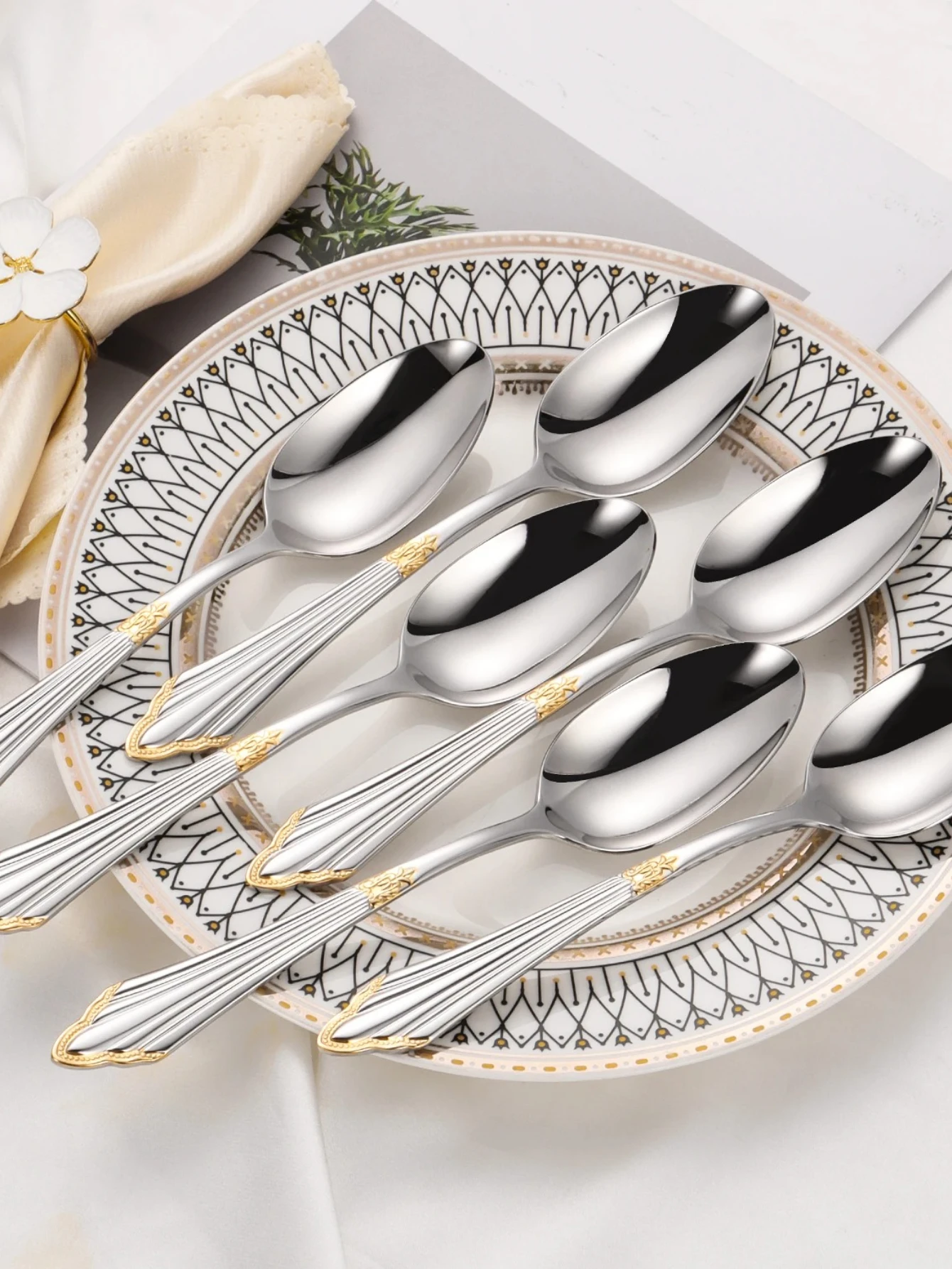 طقم ملاعق عشاء لامعة مطلية بالذهب فاخرة من الفولاذ المقاوم للصدأ ملعقة طاولة كبيرة جدًا 4 قطع