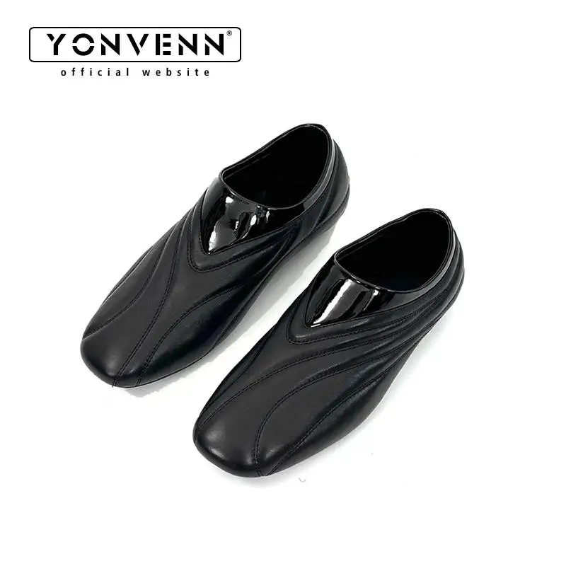 

New retro German training shoes for men sports and leisure British loafers for formal wear black glossy minimalist leather shoes
