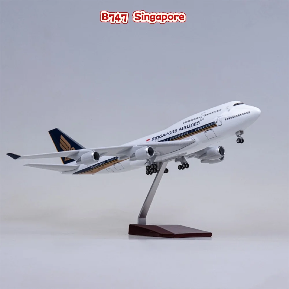 

1:150 Scale 47CM Airplane Model Toys B747 Air Singapore Airways Aircraft With Light Diecast Resin Plane Collection Display