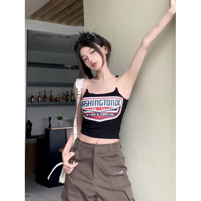 فتاة حارة مع سترة صغيرة، بلوزة قصيرة أنيقة للتنحيف والصيف للنساء