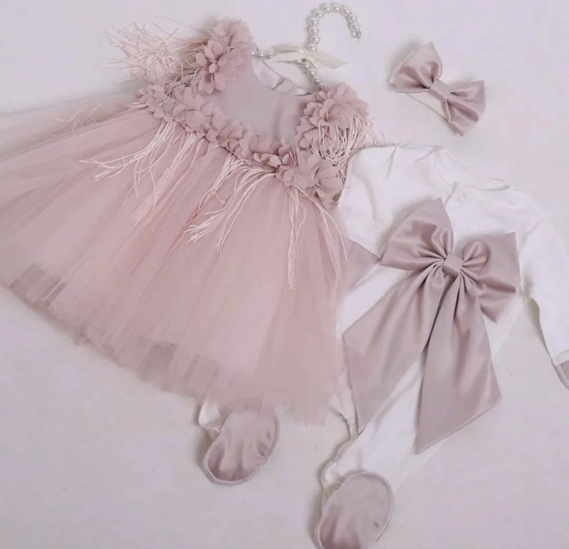 

Dollbling, 10 шт., наряды с крыльями, любое имя, персонализированный подарочный набор с вышивкой из сладкого дерева, детская пижама, шляпа, добро пожаловать, торжественное платье для дома