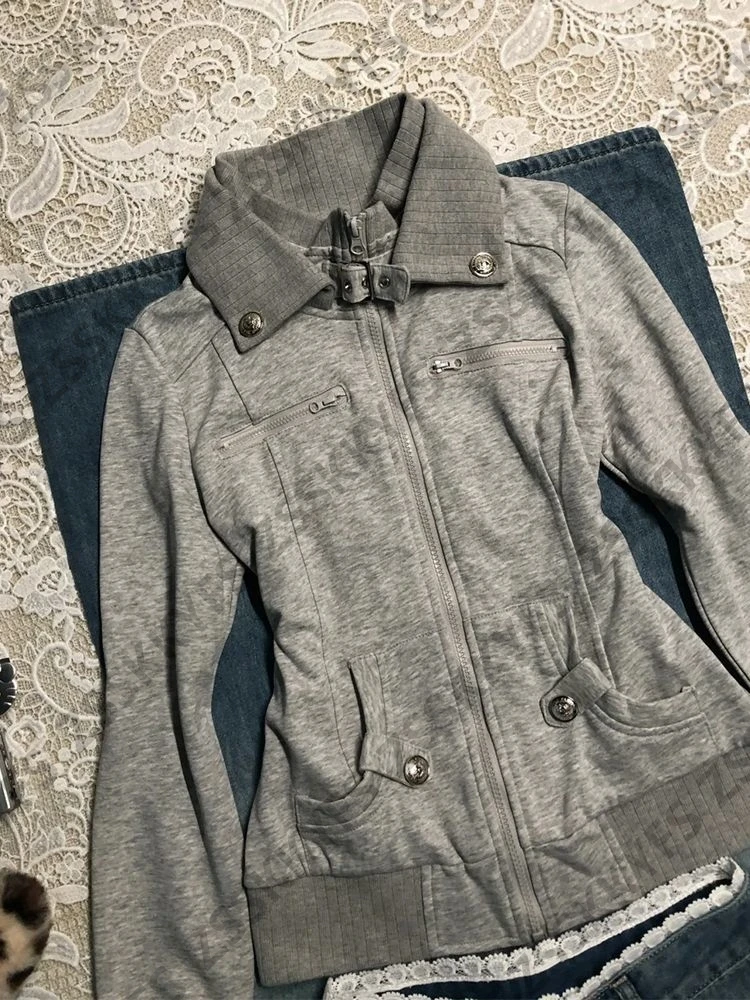 Thumbnail 4 - #91 Cheap Graphic Sweatshirts Worth Buying