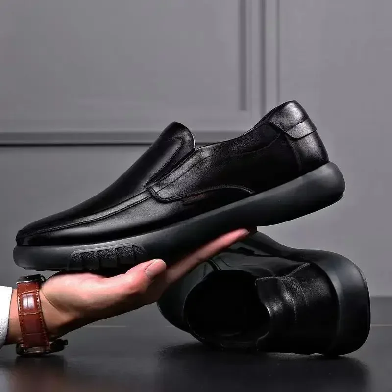 Spring Autumn New Men's Leather Shoes Casual breathable lightweight flat Outdoor non slip Loafers Fashion comfort male shoes