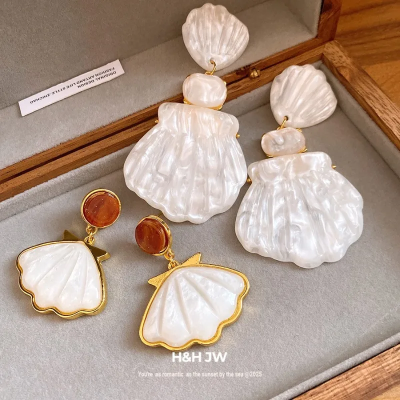 Shell Shape Drop Earrings White Conch Pendant Long Dangle Earrings Gold Frame Beach Women Accessories