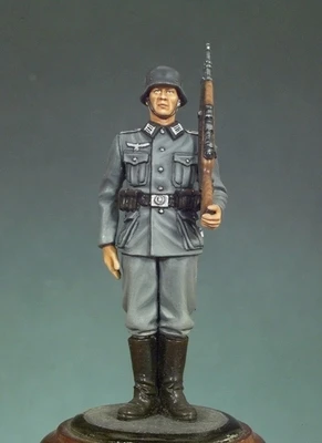 180-1/35 Resin Figure Model GK, Unpainted and Unassambled kit. German Soldier.