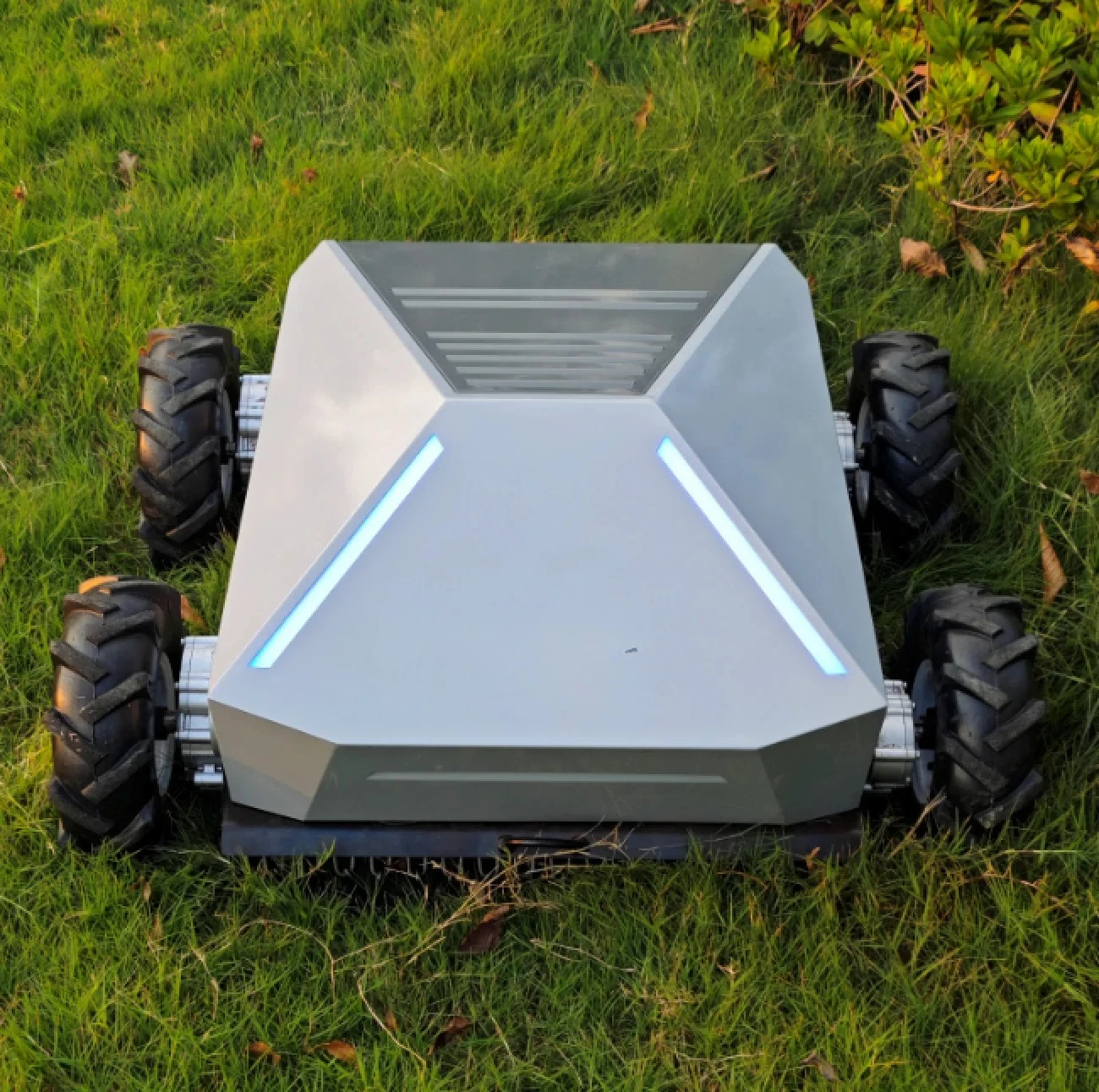 Yeoman eM400 DIY Grade Remote Control Lawn Mower 24V High Efficiency Electric Garden Equipment 400mm Cutting Width Mulch Feature