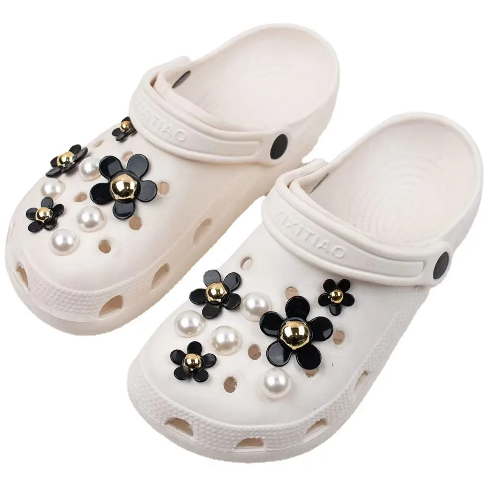 16PCS Fashion Shoe Charms Set for Sandals Clogs DIY Accessories Daisy Pearl Five Petal Flower Shoes Decorations for Women