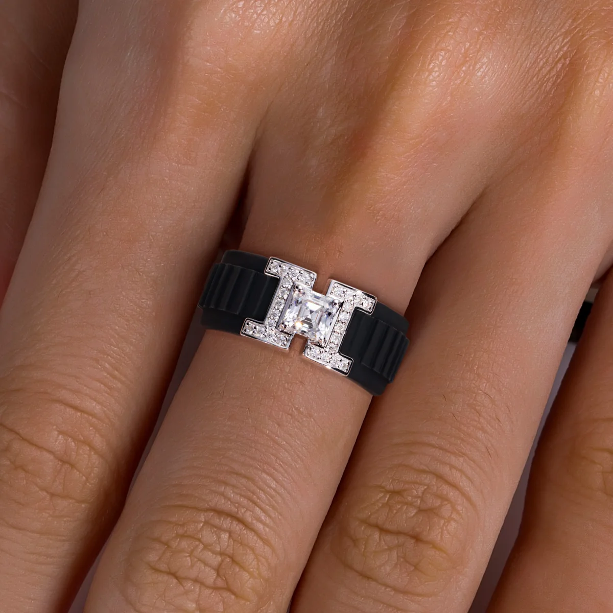 AnuJewel Großhandel 5,5mm Asscher Moissanit Silikonring 925 Sterling Silber Gummi Komfort-Passform Ehering für Damen und Herren – Detail 11