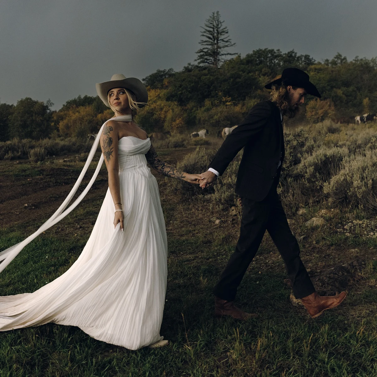 Corset Strapless A Line Wedding Dress Pleated Chiffon Customized Flowing Skirt Ivory Soft Long Ruched  Bridal Gown With Scarf