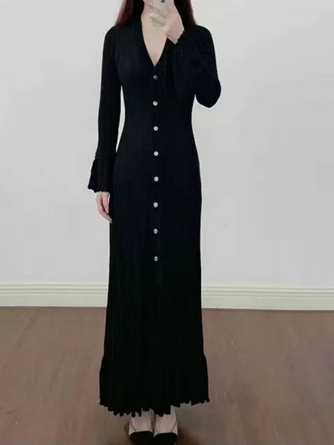 

Женское повседневное платье Ele с высокой талией, вязаное, длинное, с V-образным вырезом, рукавами-колокол, облегающее, весна 2026, китайский бренд