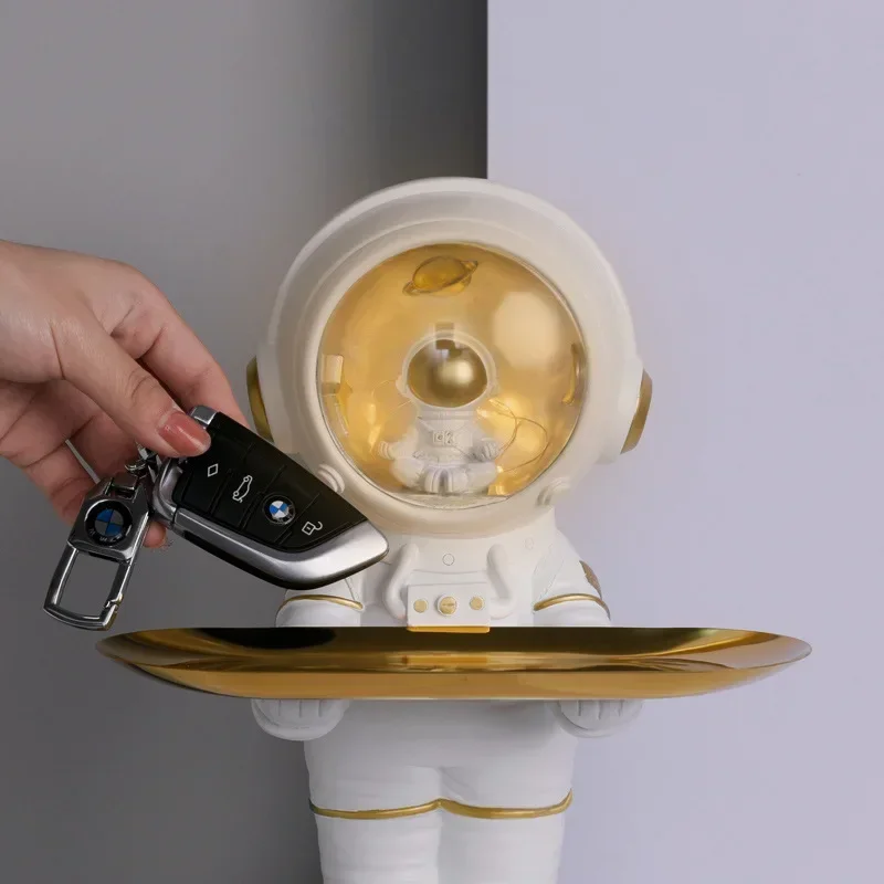 Creative Astronaut Statue Storage Tray Resin Spaceman Sculpture Decoration Crafts Home Office Living Key Storage Ornaments