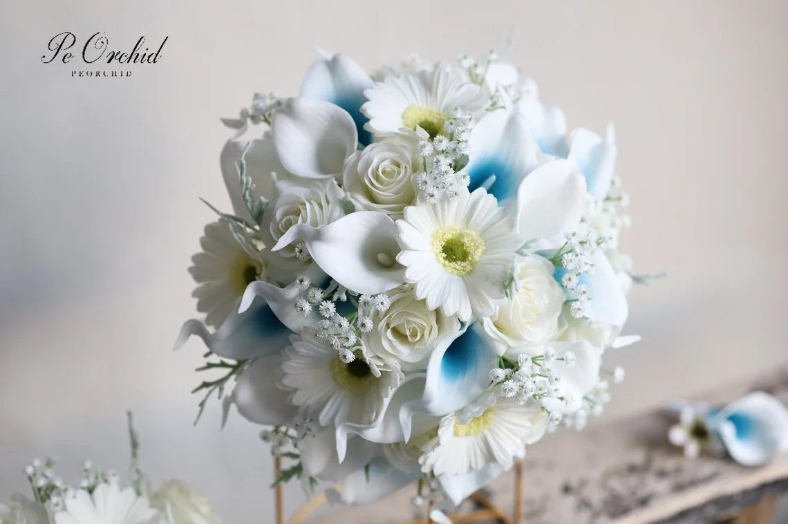 PEORCHID Faux Malibu, azul y blanco ramo de novia, lirios de Cala de tacto Real, rosas artificiales para damas de honor, ramos de flores de boda