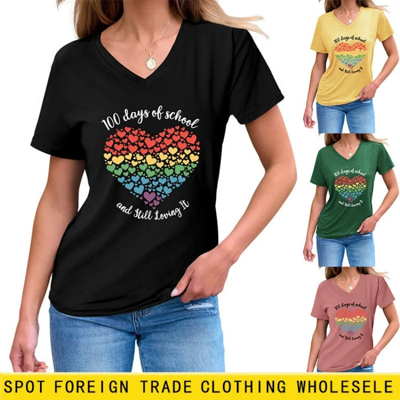

Summer short-sleeved T-shirt for women with stylish contrasting color heart print and loose V-neck top design