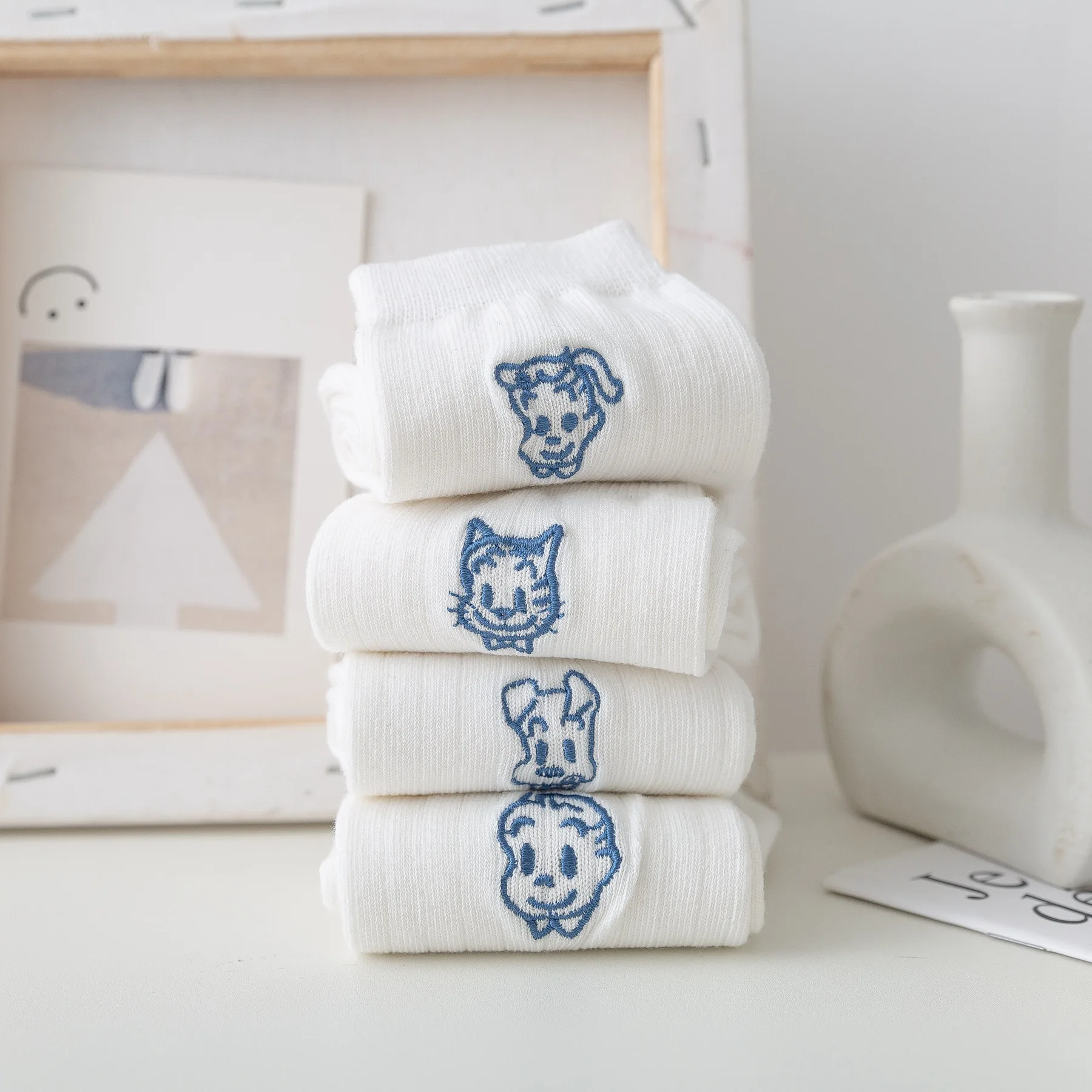 Niedlicher Cartoon bestickt weiß bequem gut aussehende Frühling Sommer ins Korea jk Baumwolle gestreifte Frauen Mid-Tube Sports ocken