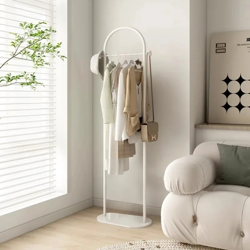 Kleiderständer, freistehender Kleiderständer für Schlafzimmer, platzsparender Kleiderständer, moderner, einfacher Kleiderständer für Zuhause, Wohnzimmer, Kleiderständer für den Innenbereich