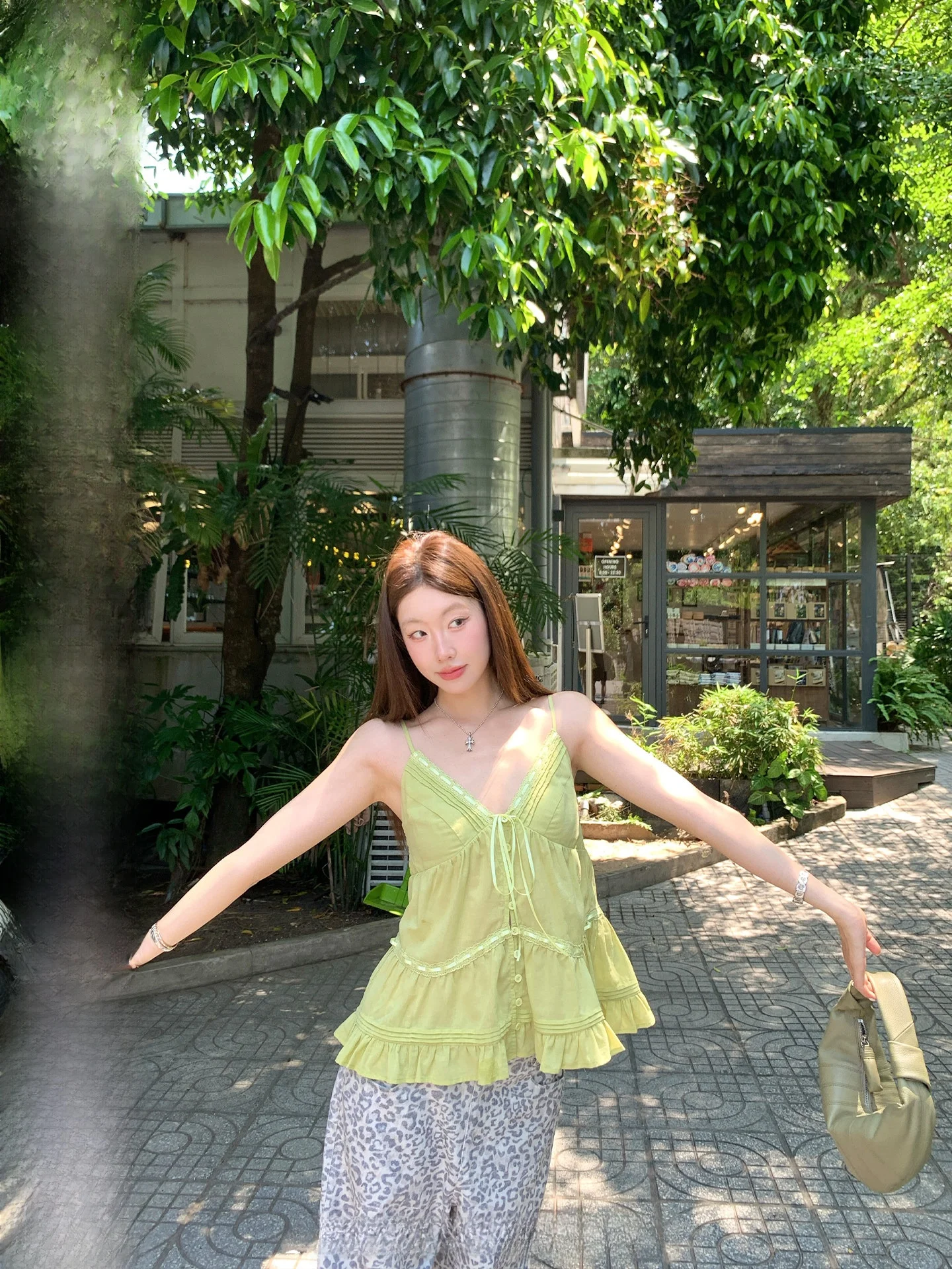 

Эксклюзивный весенний льняной топ Ranwear с V-образным вырезом, кружевными вставками, плиссировкой, поясом, множеством пуговиц и тонкими бретелями, женский, в деловом стиле, хлопок B...