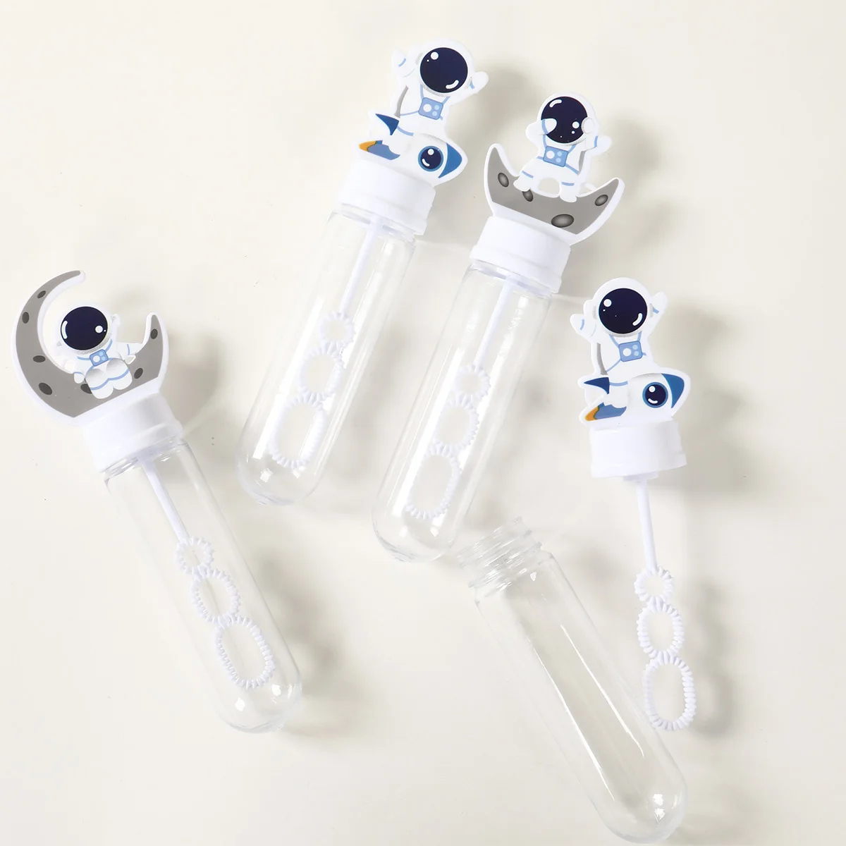 10pcs 우주 비행사 버블 튜브 행성 비누 병 우주 테마 생일 파티 장식 어린이를위한 우주 비행사 생일 선물
