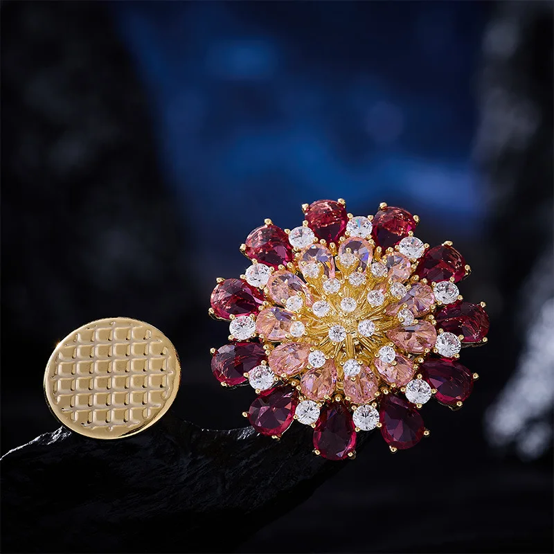 

High-end brilliant zircon sunflower magnet brooch, a fashionable and elegant evening accessory for women
