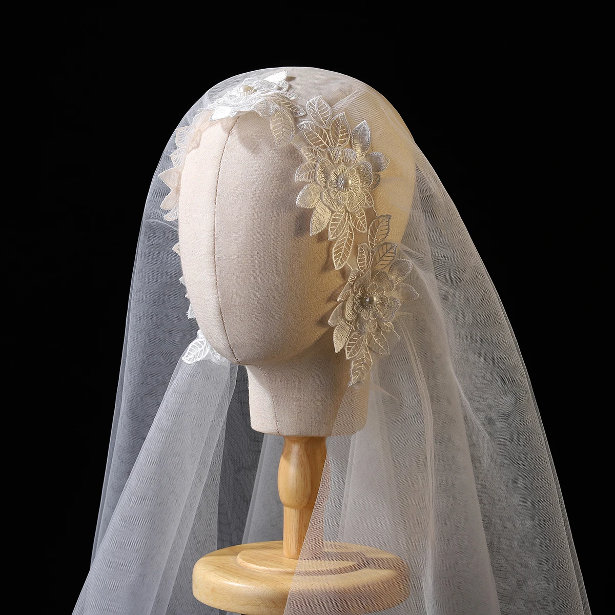 

elegant white bridal headband veil is suitable for women's weddings as a waist length veil