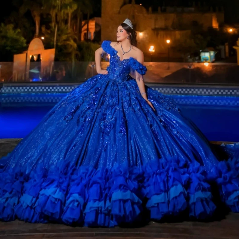 

Королевское синее платье Quinceanera, бальное платье с открытыми плечами, милое платье 16, кружевное платье с аппликацией и бисером, кристаллический тюль, многоуровневое платье для дня рождения