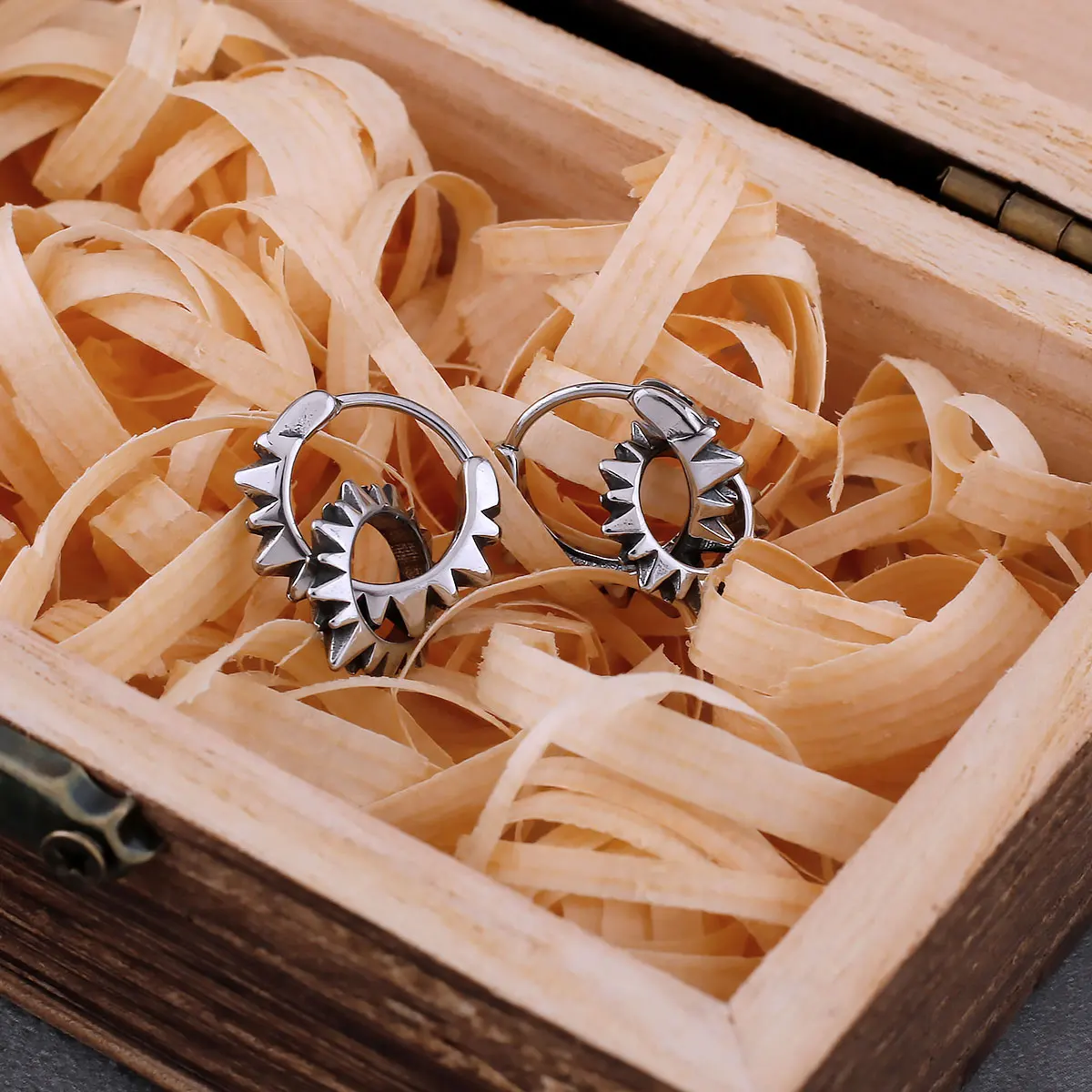 Punk Fashion Gear Drop Earrings For Men and Women Stainless Steel Fashion Hip-Hop Biker Earrings Vintage Circle Jewelry Gift