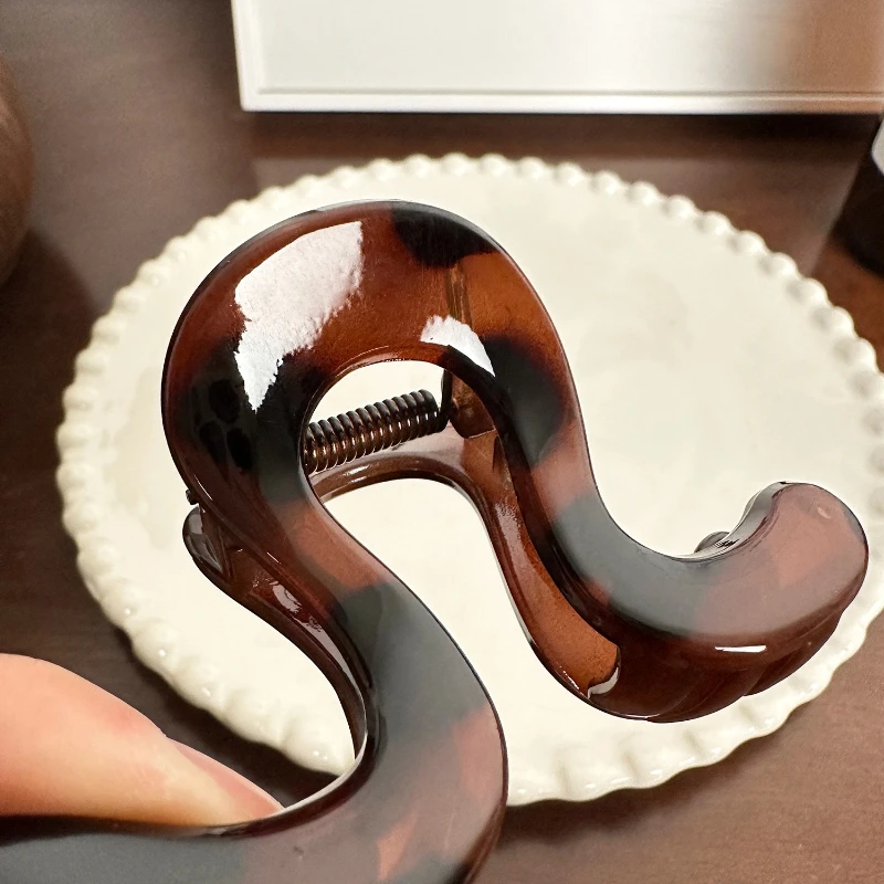 نصف الرمز البريدي الحد الأدنى مشبك شعر هندسي متعدد الاستخدامات الظهر رئيس القرش زاجيم خمر القهوة اللون انتزاع زاجيم إكسسوارات الشعر