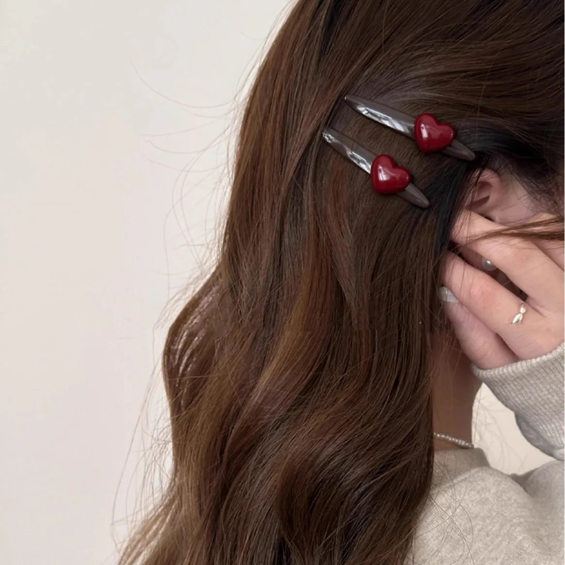 

2pcs Chocolate Red Love Hairpin Side Clip Side Bangs Clip French Retro High-end One-word Clip Versatile Hair Accessories