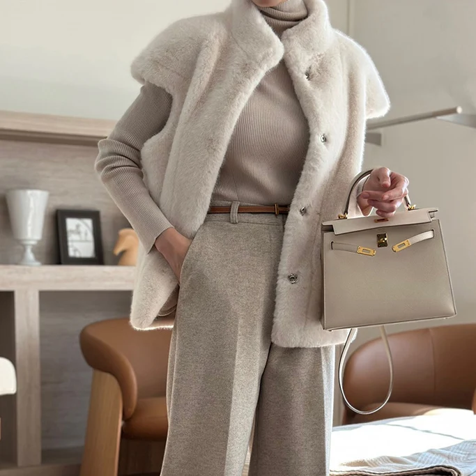 Chic High Collar Fur Vest Women's Fashionable Slim Fit Short Coat Winter Warm Plush  Fur Jacket Commute Style