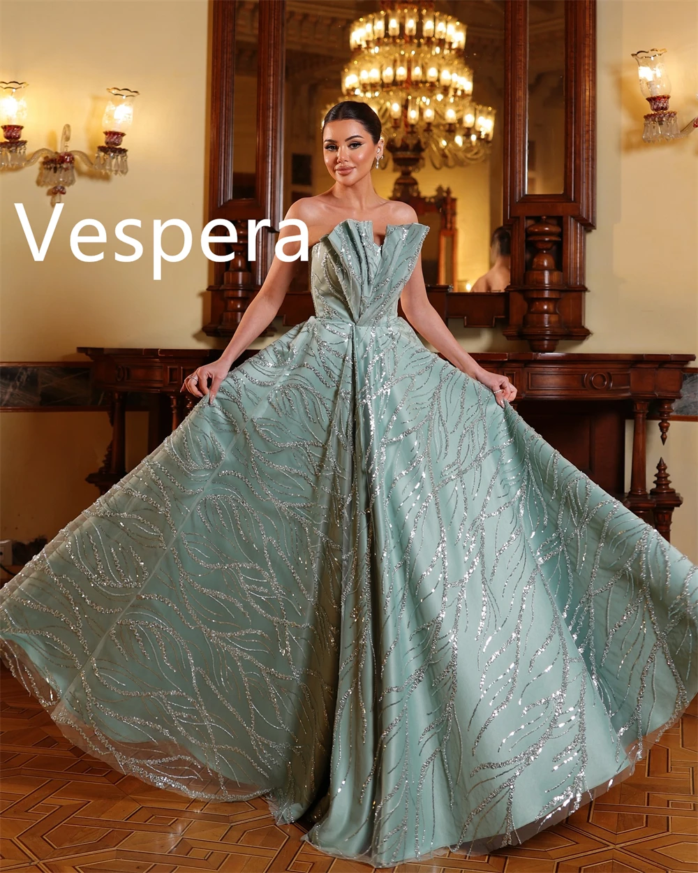 Maßgeschneiderte elegante Promi-Kleider aus Satin, bezaubernde trägerlose, ärmellose Abendkleider, exquisite Kleider für besondere Anlässe